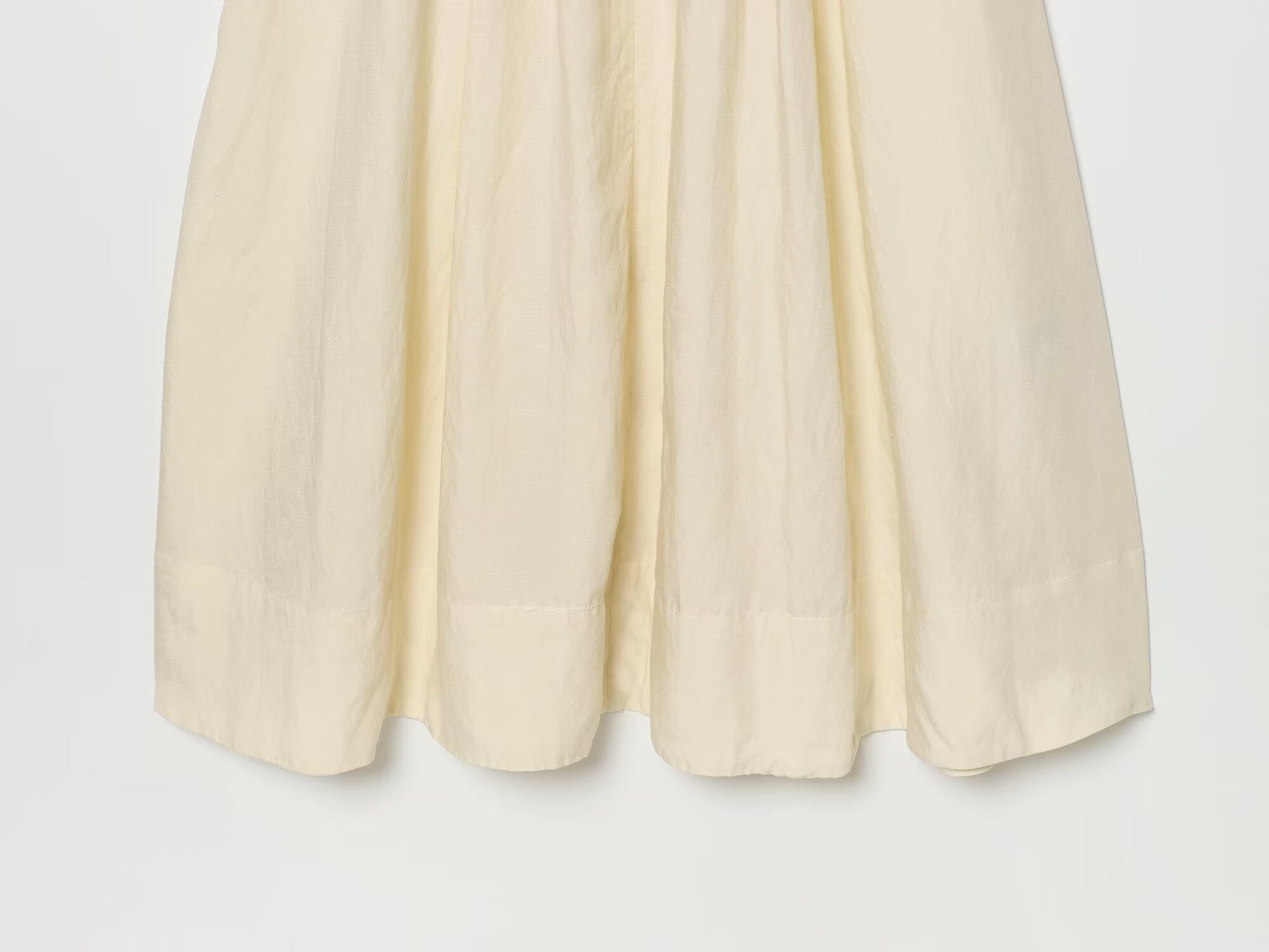 Women's long sleeved round neck pleated dress